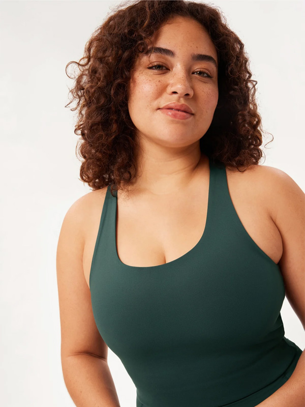PALOMA - Plus Size Top fra Girlfriend Collective