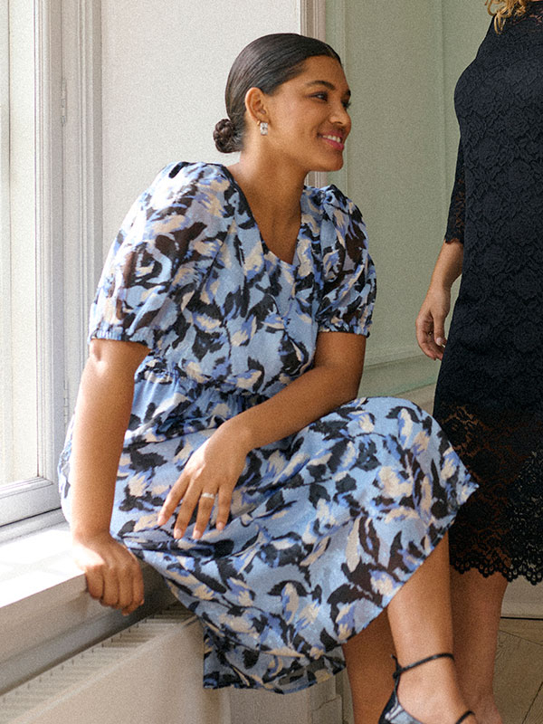 KCELONA - Plus Size Jurk fra Kaffe Curve