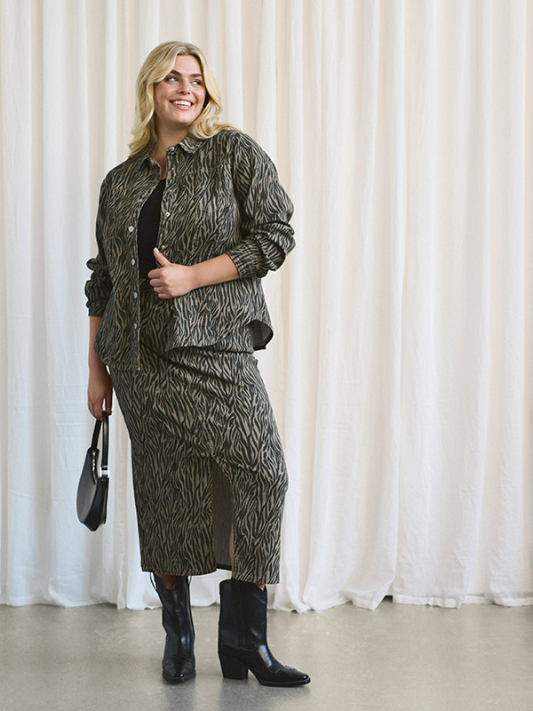 KCLEONOMA - Plus Size Jas fra Kaffe Curve