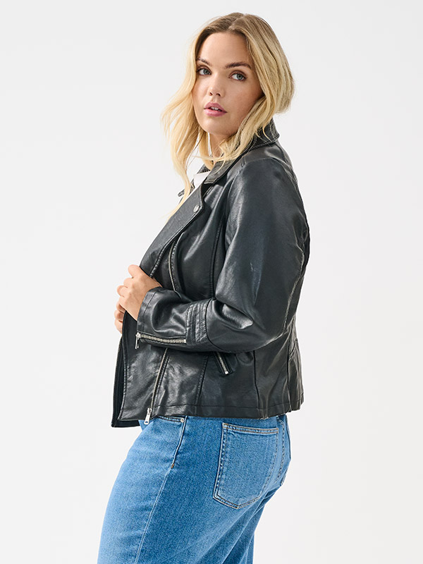 CAREMMY - Plus Size Jas fra Only Carmakoma