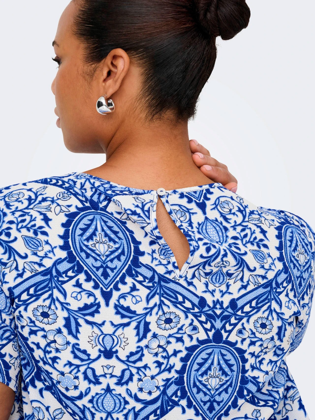 CARVICA - Plus Size Blouse fra Only Carmakoma