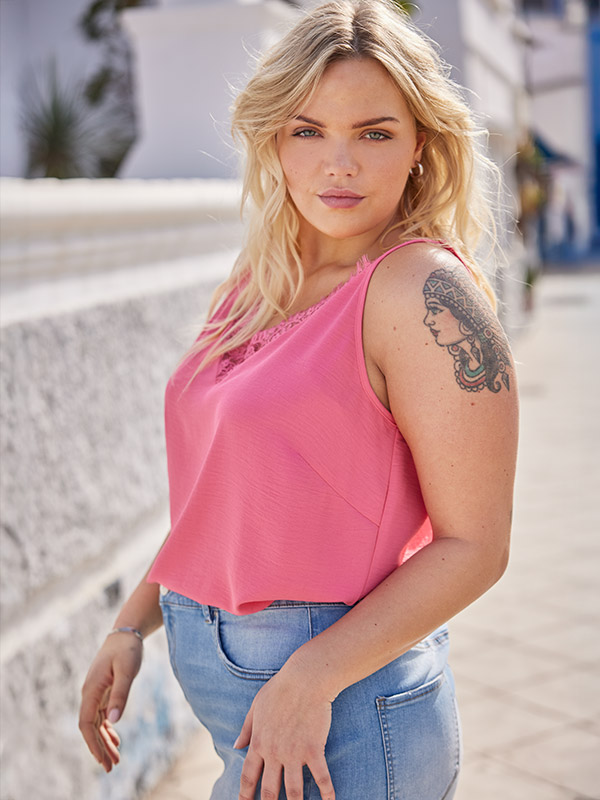 CARMETTA - Plus Size Top fra Only Carmakoma