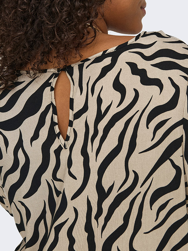 CARNOVA - Plus Size Blouse fra Only Carmakoma