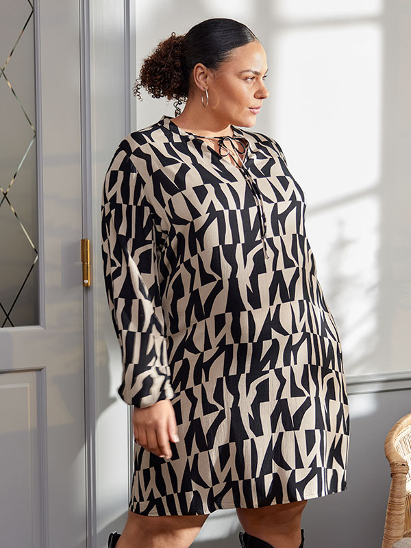 CARDIONA - Plus Size Jurk fra Only Carmakoma