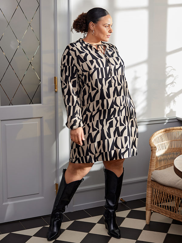 CARDIONA - Plus Size Jurk fra Only Carmakoma