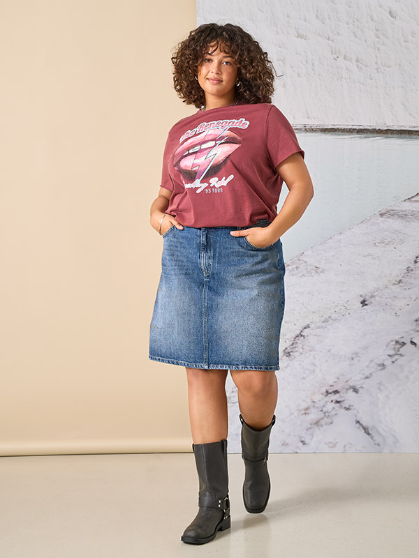 CARMIKO - Plus Size T-shirt fra Only Carmakoma