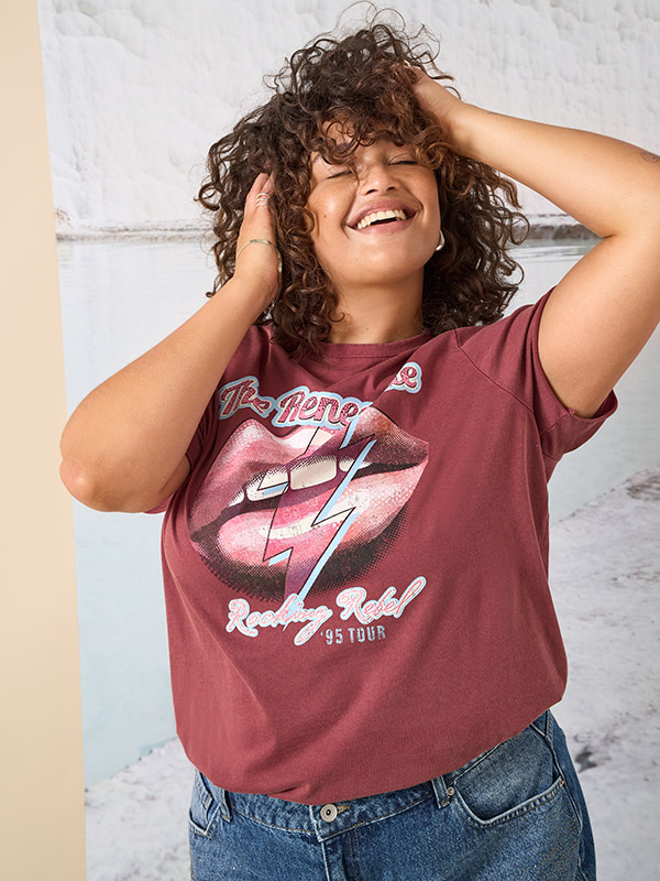 CARMIKO - Plus Size T-shirt fra Only Carmakoma