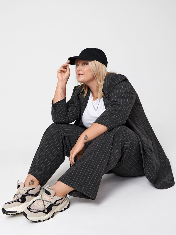 CARBRIE - Plus Size Kostuumbroek fra Only Carmakoma