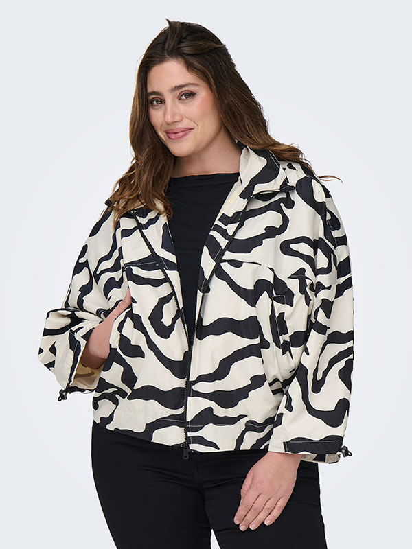 CARBETTY - Plus Size Jas fra Only Carmakoma