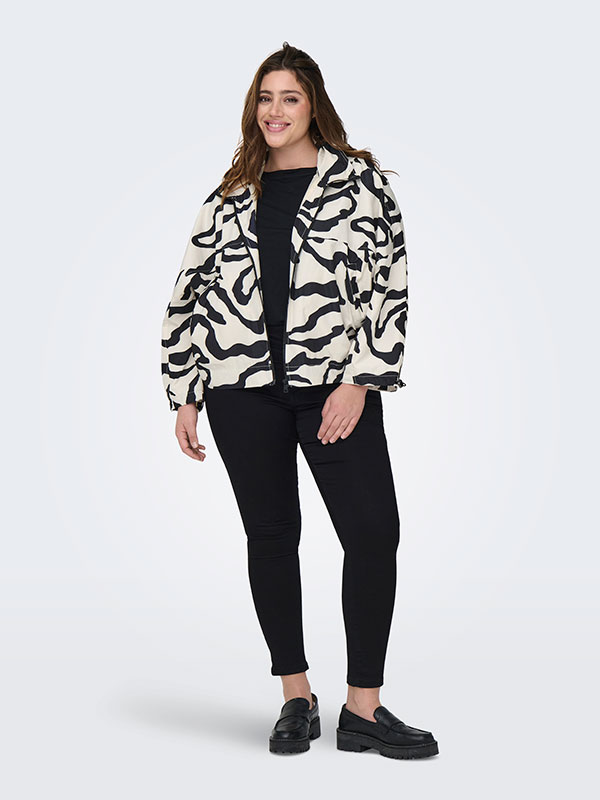 CARBETTY - Plus Size Jas fra Only Carmakoma