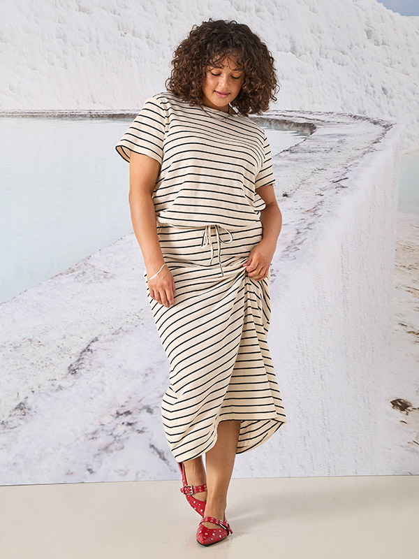 CARJANA - Plus Size Skirt fra Only Carmakoma