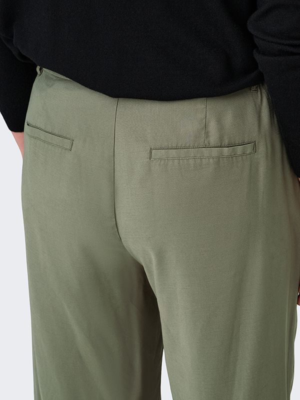 CARARIS - Plus Size Broek fra Only Carmakoma