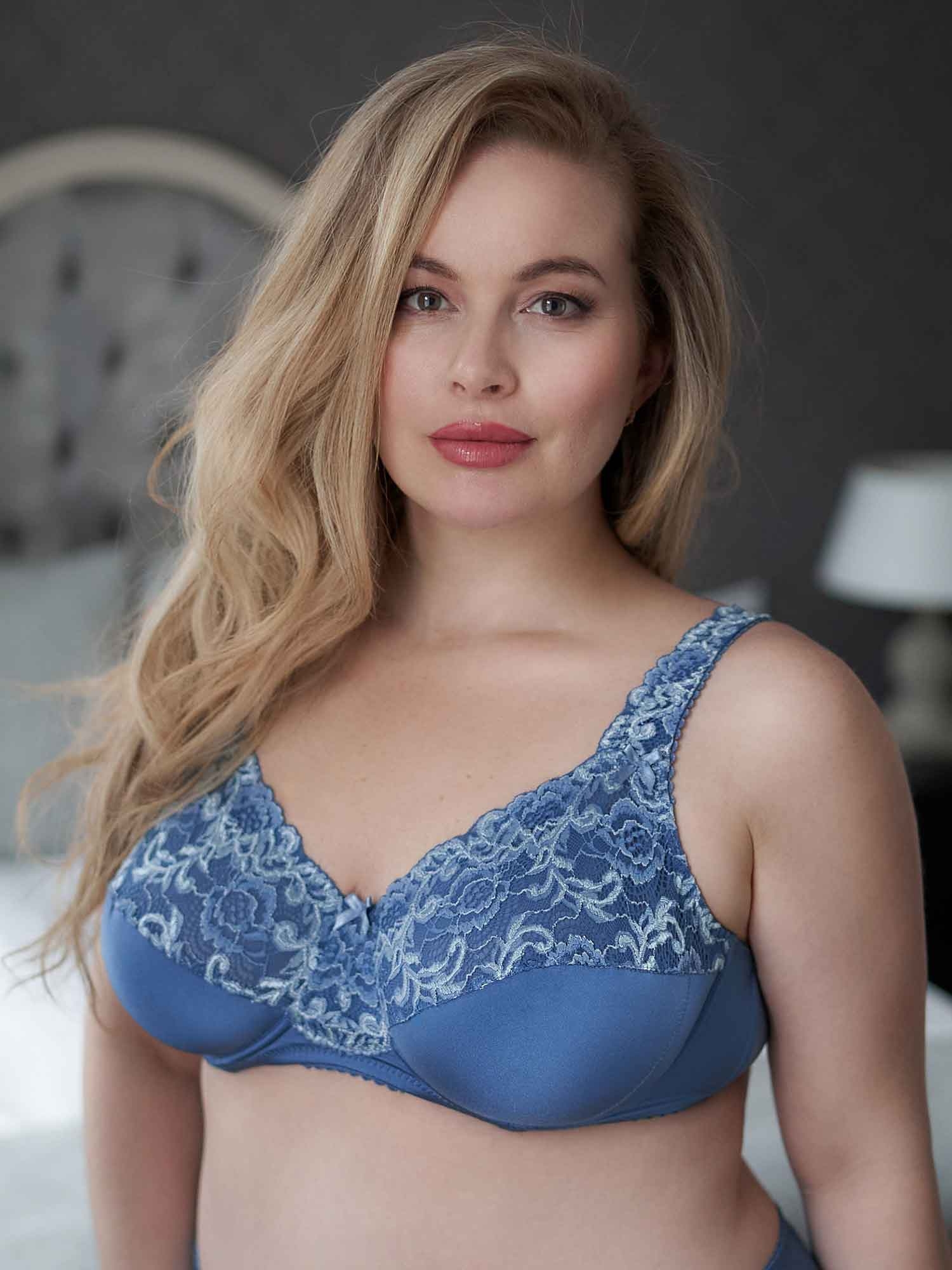 BEATE PLAIN - Plus Size Bh met beugel fra Plaisir