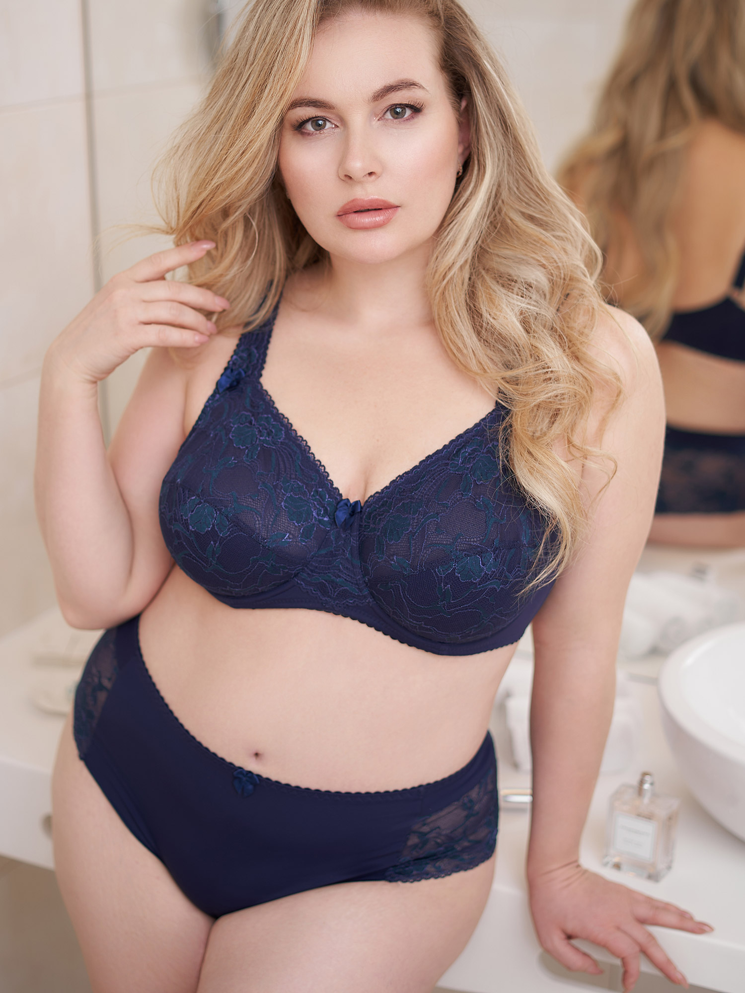 BEATE FULL LACE - Plus Size Bh met beugel fra Plaisir