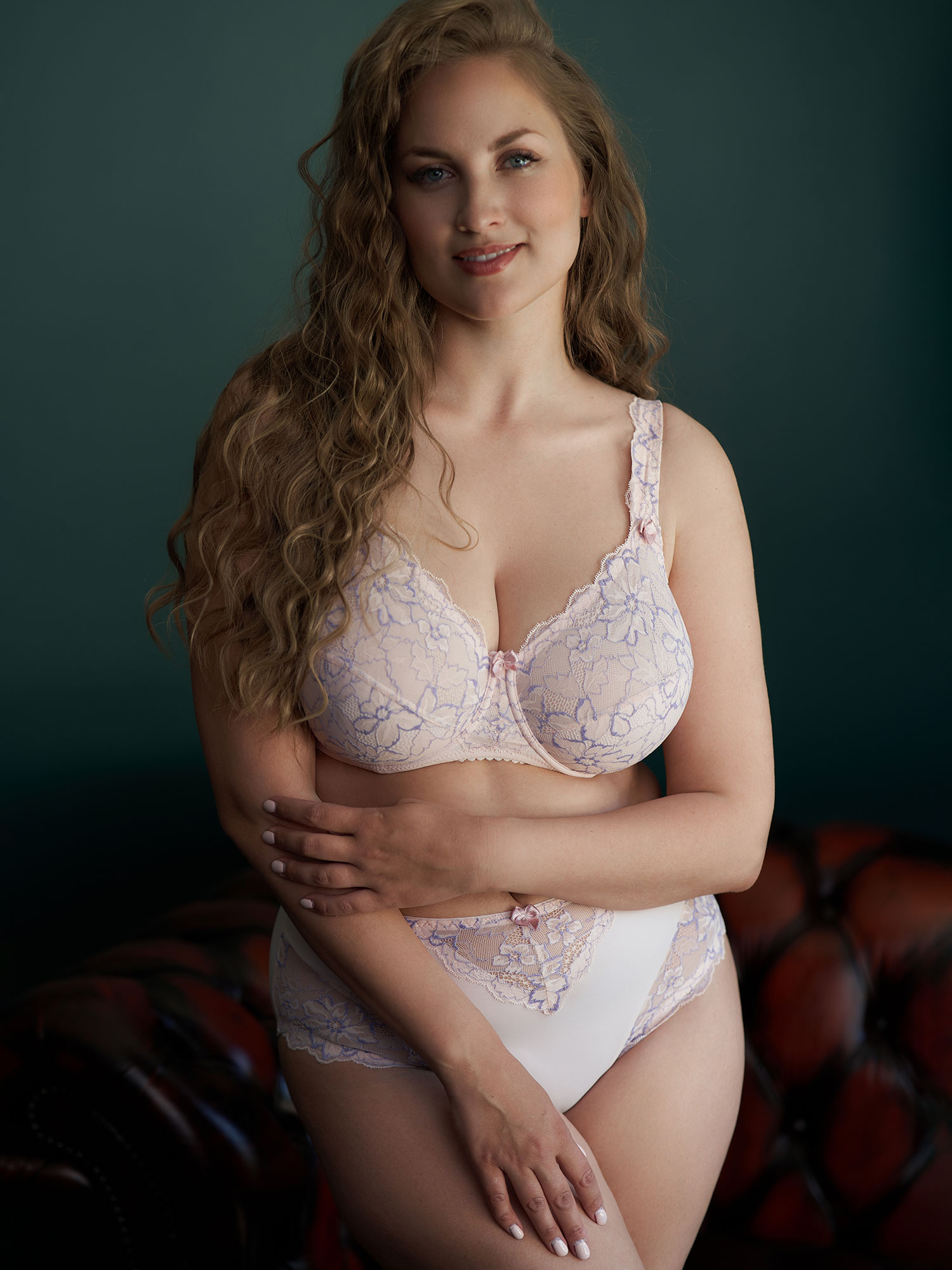 BEATE FULL LACE - Plus Size Bh met beugel fra Plaisir