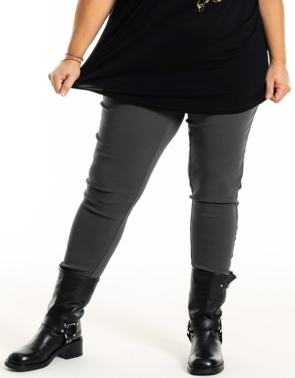 CLARA - Plus Size Broek fra Gozzip