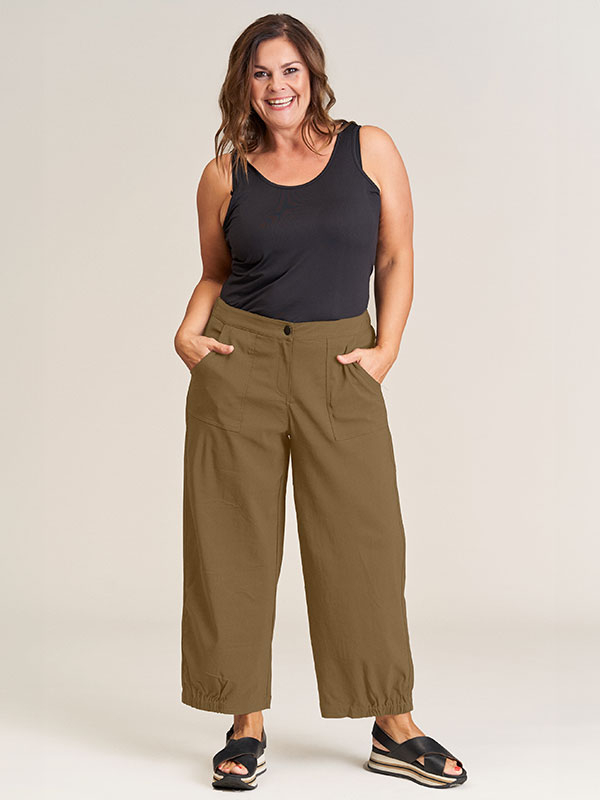 CLARA - Plus Size Broek fra Gozzip