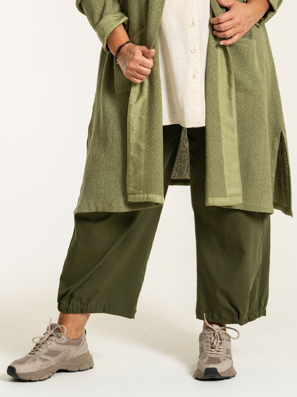 CLARA - Plus Size Broek fra Gozzip