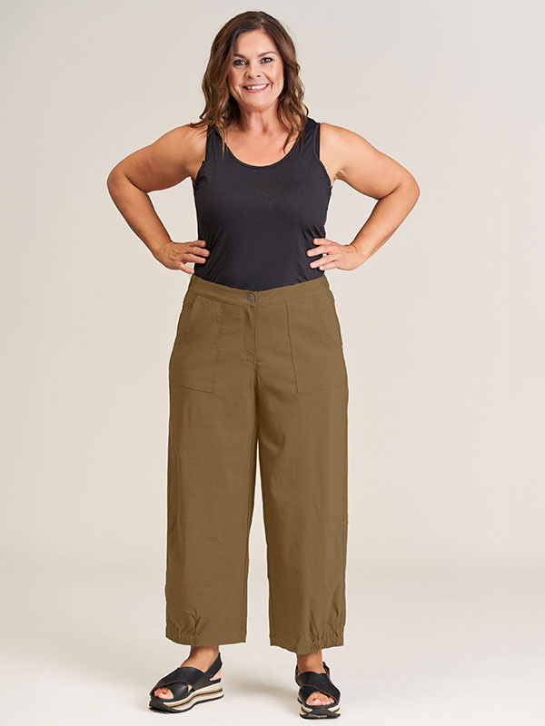 CLARA - Plus Size Broek fra Gozzip
