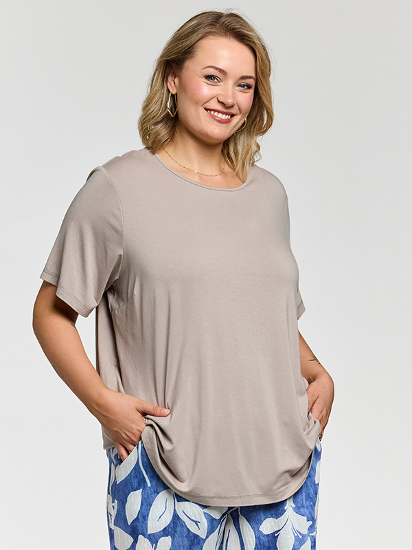GGITTE - Plus Size T-shirt fra Gozzip