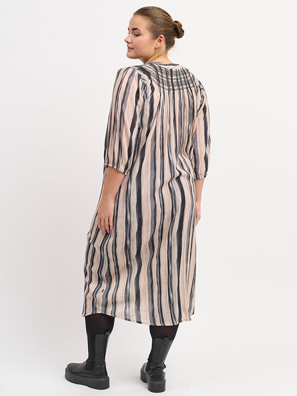 ADDIDDE - Plus Size Jurk fra Adia