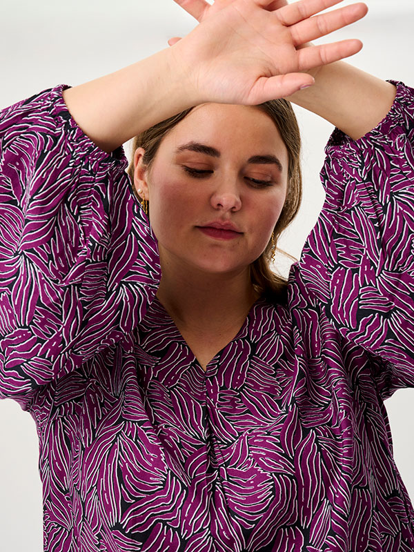 ADGOGO - Plus Size Blouse fra Adia