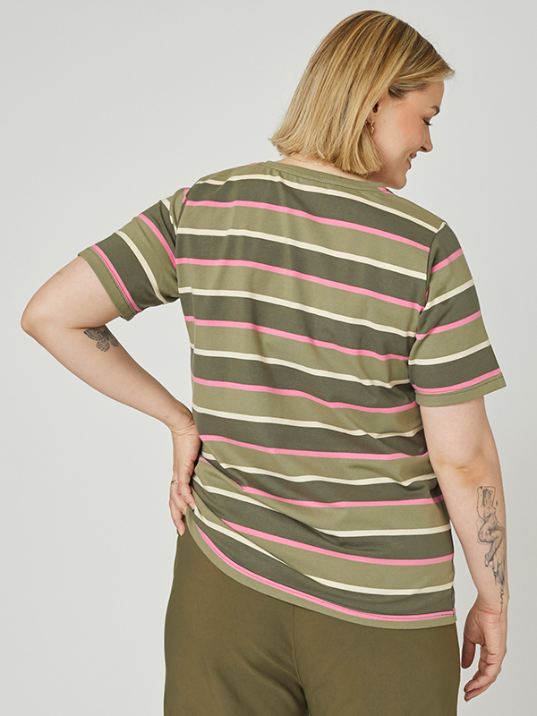 ADIBI - Plus Size T-shirt fra Adia