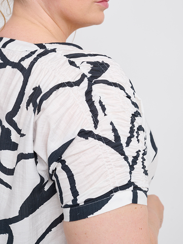 ADTULA - Plus Size Blouse fra Adia