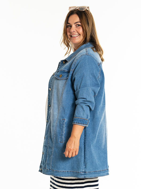AMELA - Plus Size Jas fra Gozzip