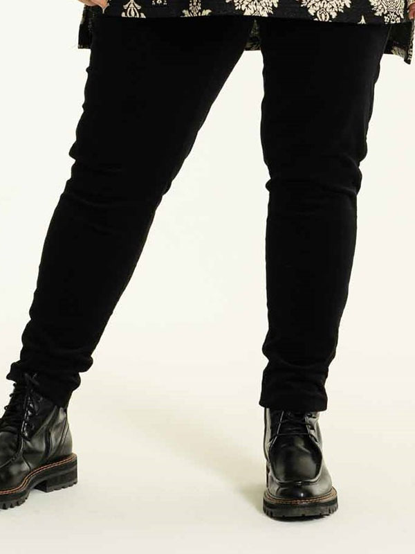 CLARA - Plus Size Broek fra Gozzip