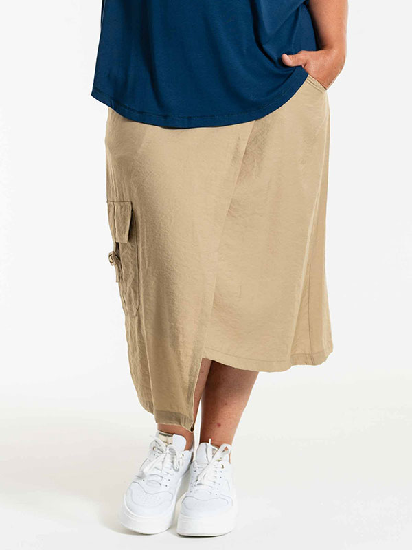 ANNSOFIE - Plus Size Skirt fra Gozzip