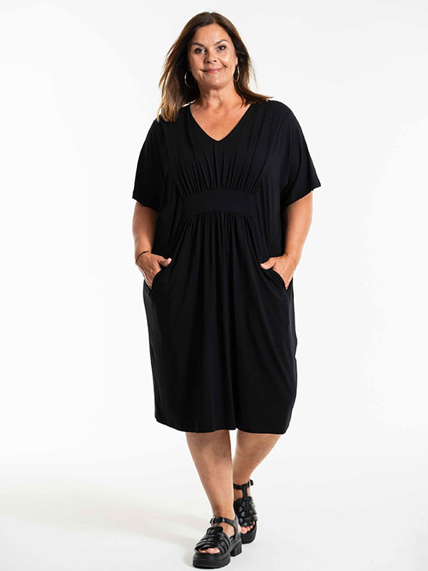 BELINA - Plus Size Jurk fra Gozzip