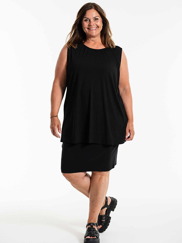 BEATA - Plus Size Top fra Gozzip