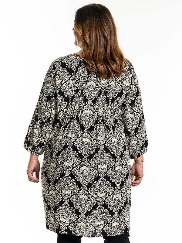 JOHANNE - Plus Size Tunic fra Gozzip