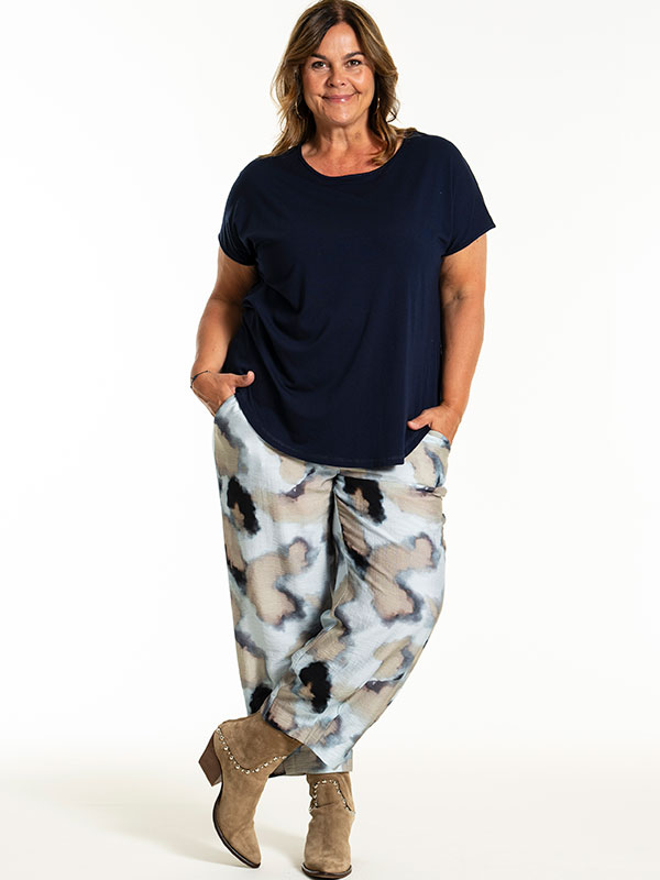 GILA - Plus Size Broek fra Gozzip