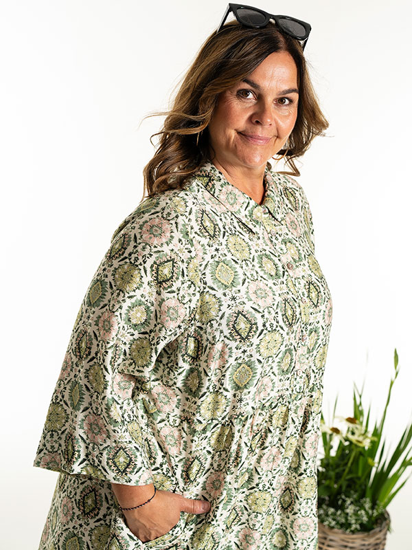 ANN-LOUISE - Plus Size Jurk fra Gozzip