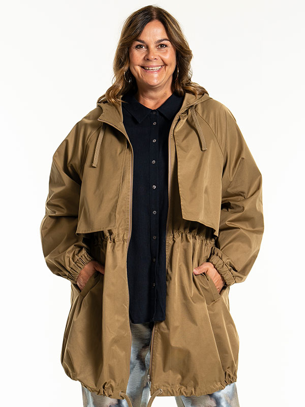JUDIE - Plus Size Jas fra Gozzip