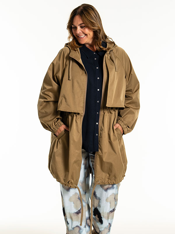 JUDIE - Plus Size Jas fra Gozzip