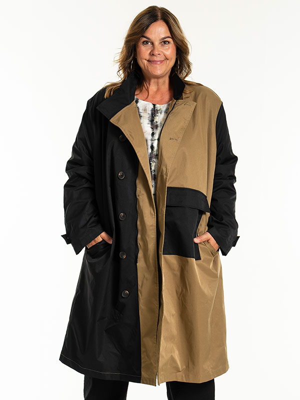 JULLA - Plus Size Jas fra Gozzip