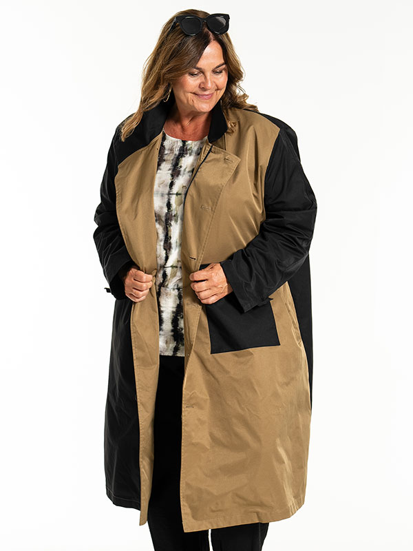 JULLA - Plus Size Jas fra Gozzip