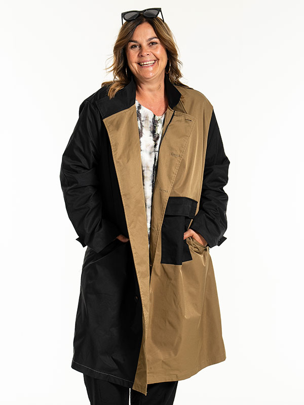 JULLA - Plus Size Jas fra Gozzip