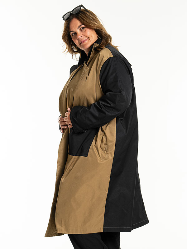 JULLA - Plus Size Jas fra Gozzip