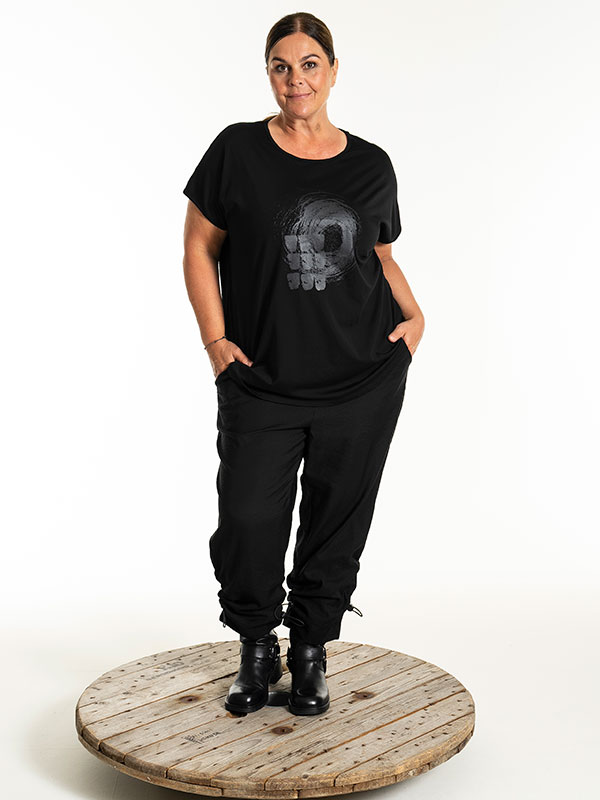 KASSIA - Plus Size Broek fra Gozzip Black
