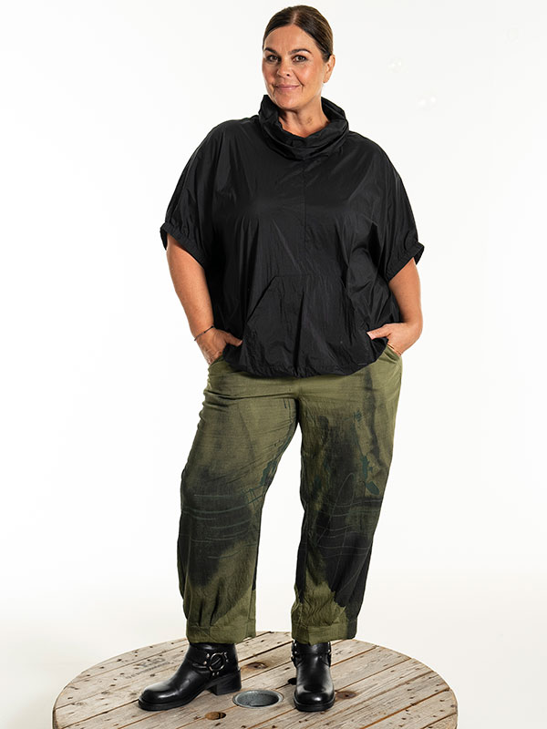 ILA - Plus Size Broek fra Gozzip Black