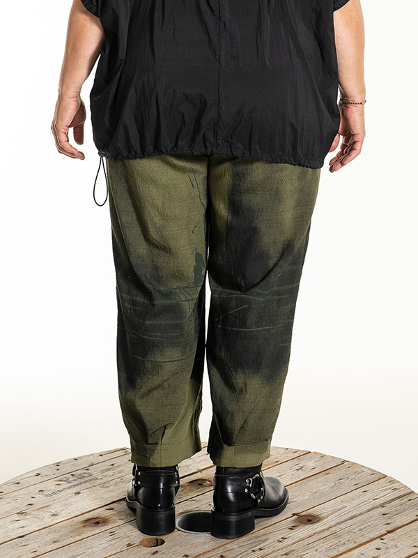 ILA - Plus Size Broek fra Gozzip Black