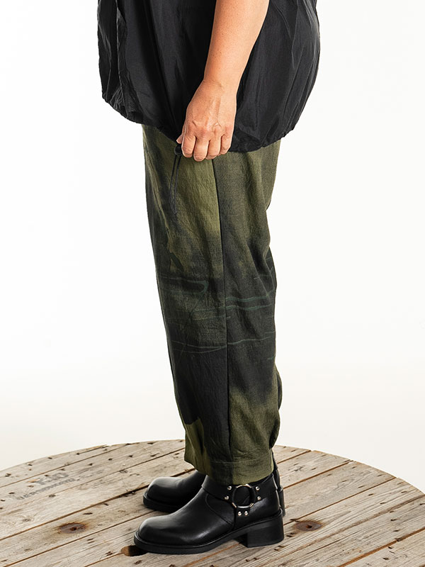 ILA - Plus Size Broek fra Gozzip Black