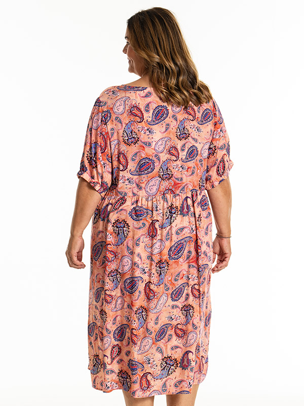 KARNELIA - Plus Size Jurk fra Gozzip