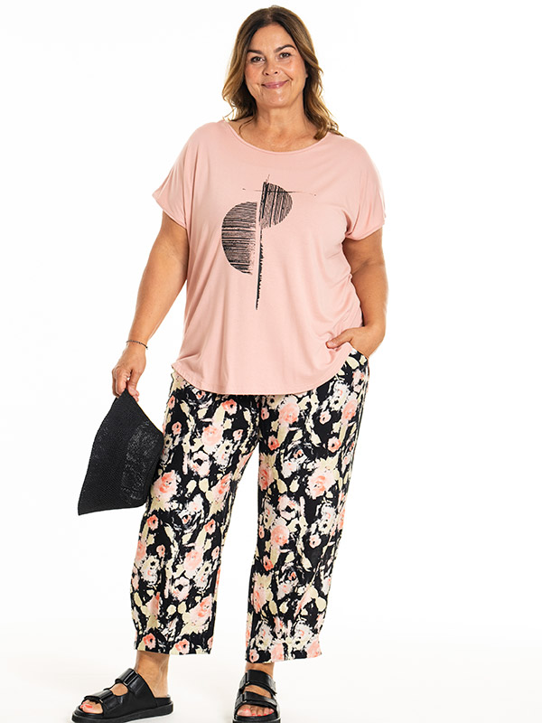 GILA - Plus Size Broek fra Gozzip