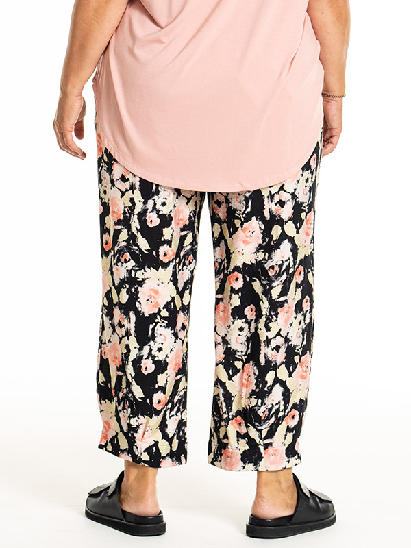 GILA - Plus Size Broek fra Gozzip