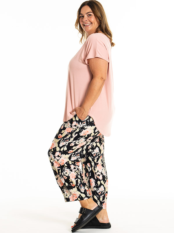 GILA - Plus Size Broek fra Gozzip